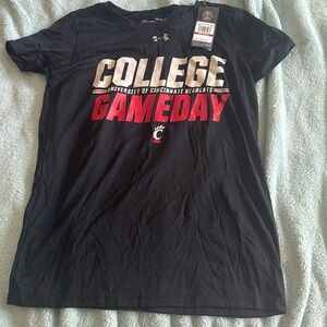 University of Cincinnati Under Armour XS black short sleeve t shirt